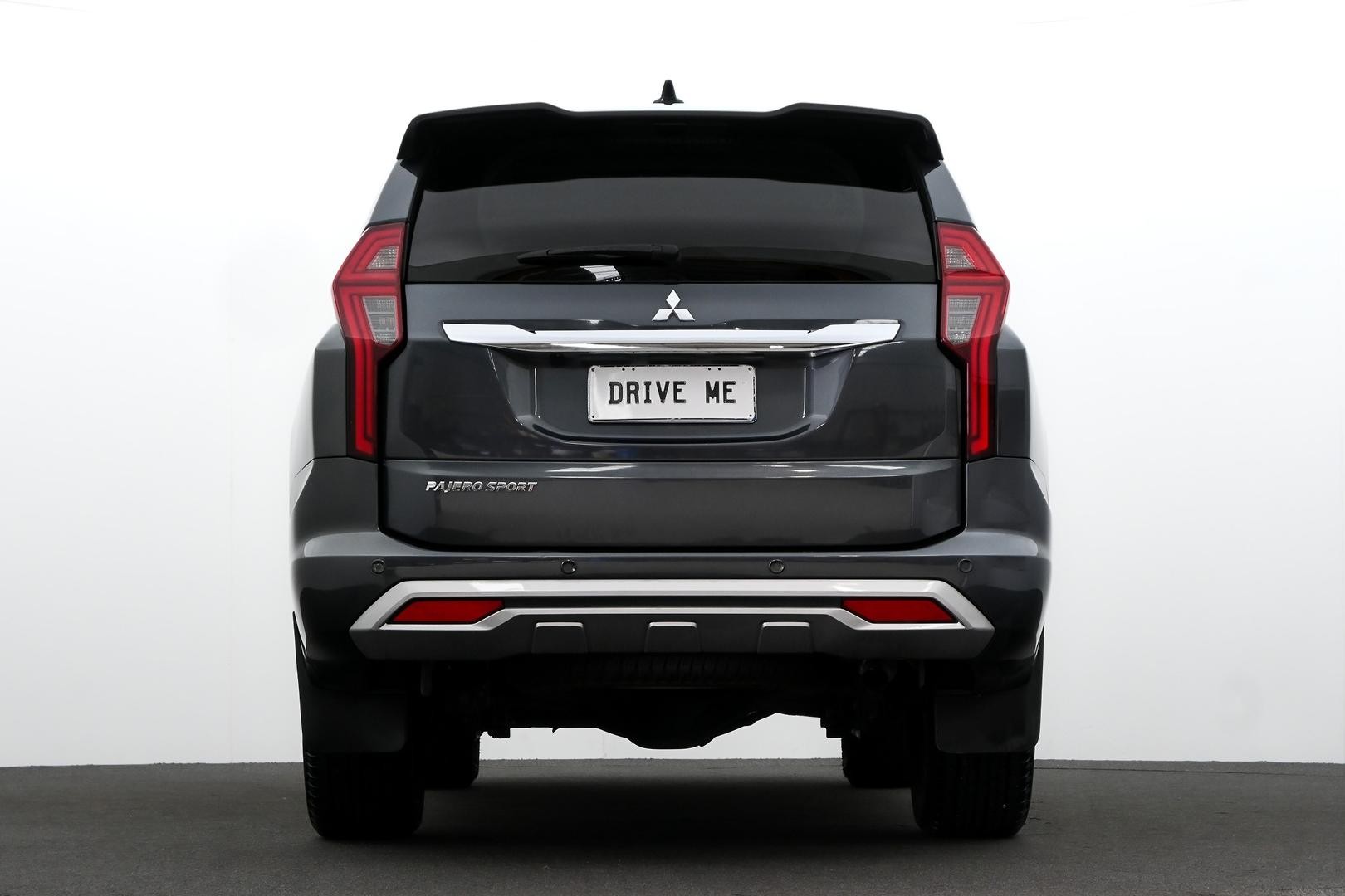 Mitsubishi Pajero Sport image 3