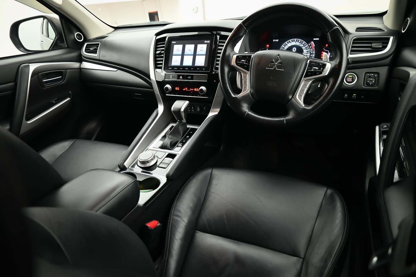 Mitsubishi Pajero Sport image 4