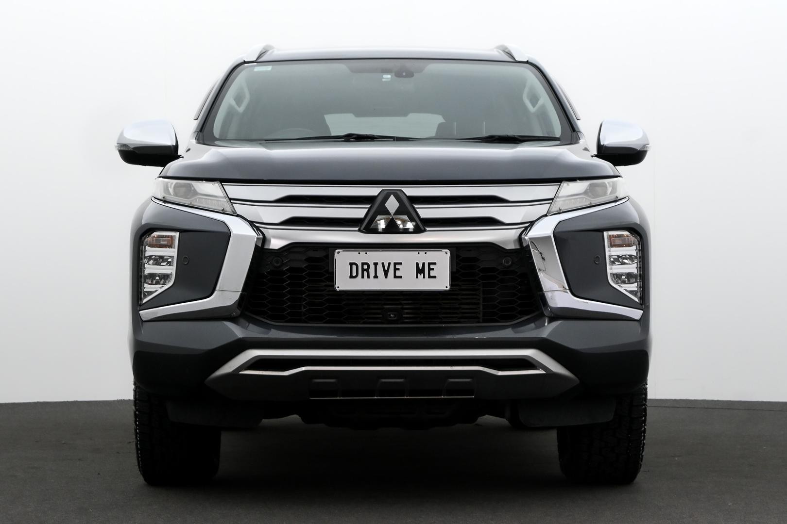 Mitsubishi Pajero Sport image 2