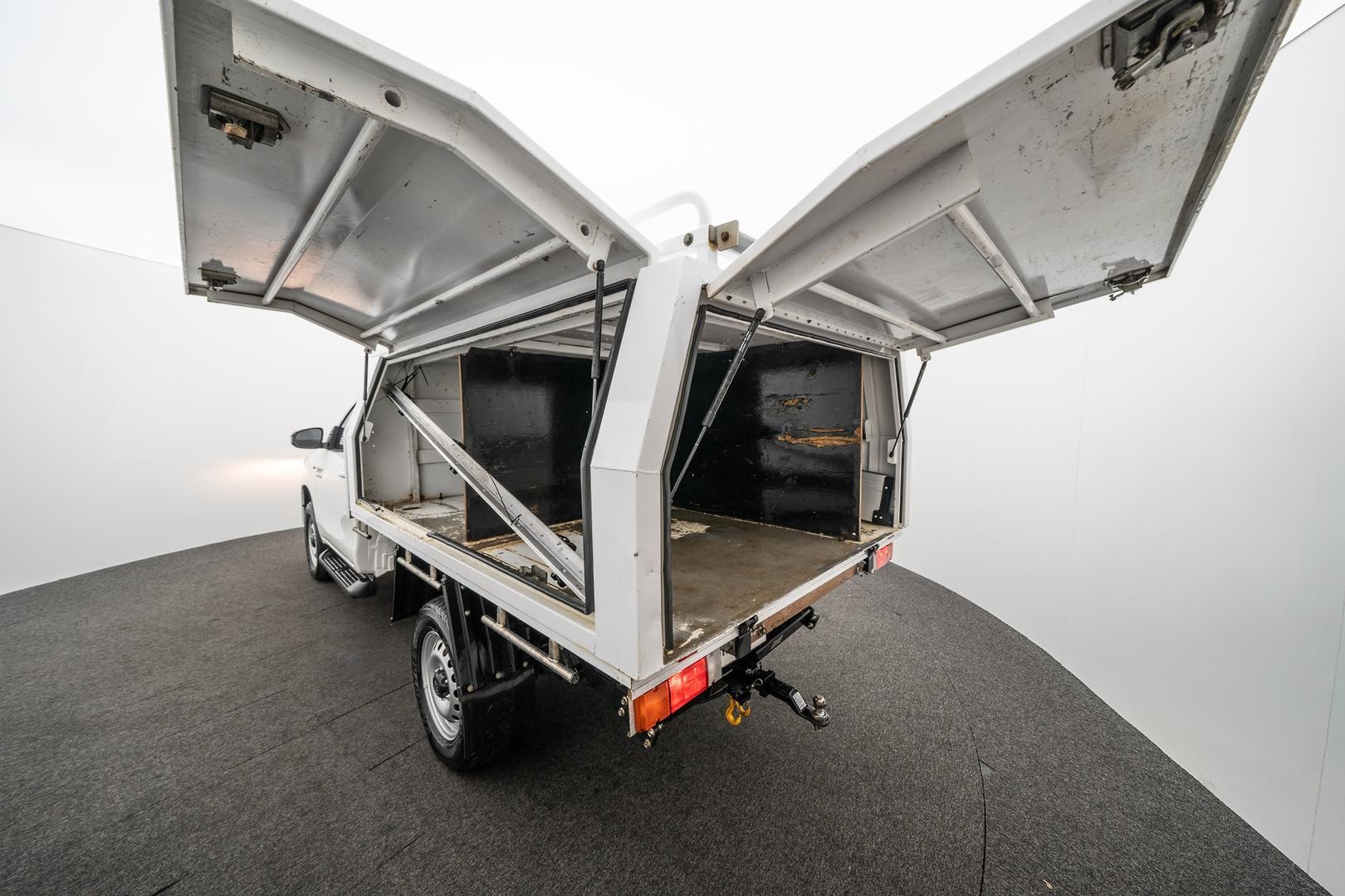 Toyota Hilux image 3