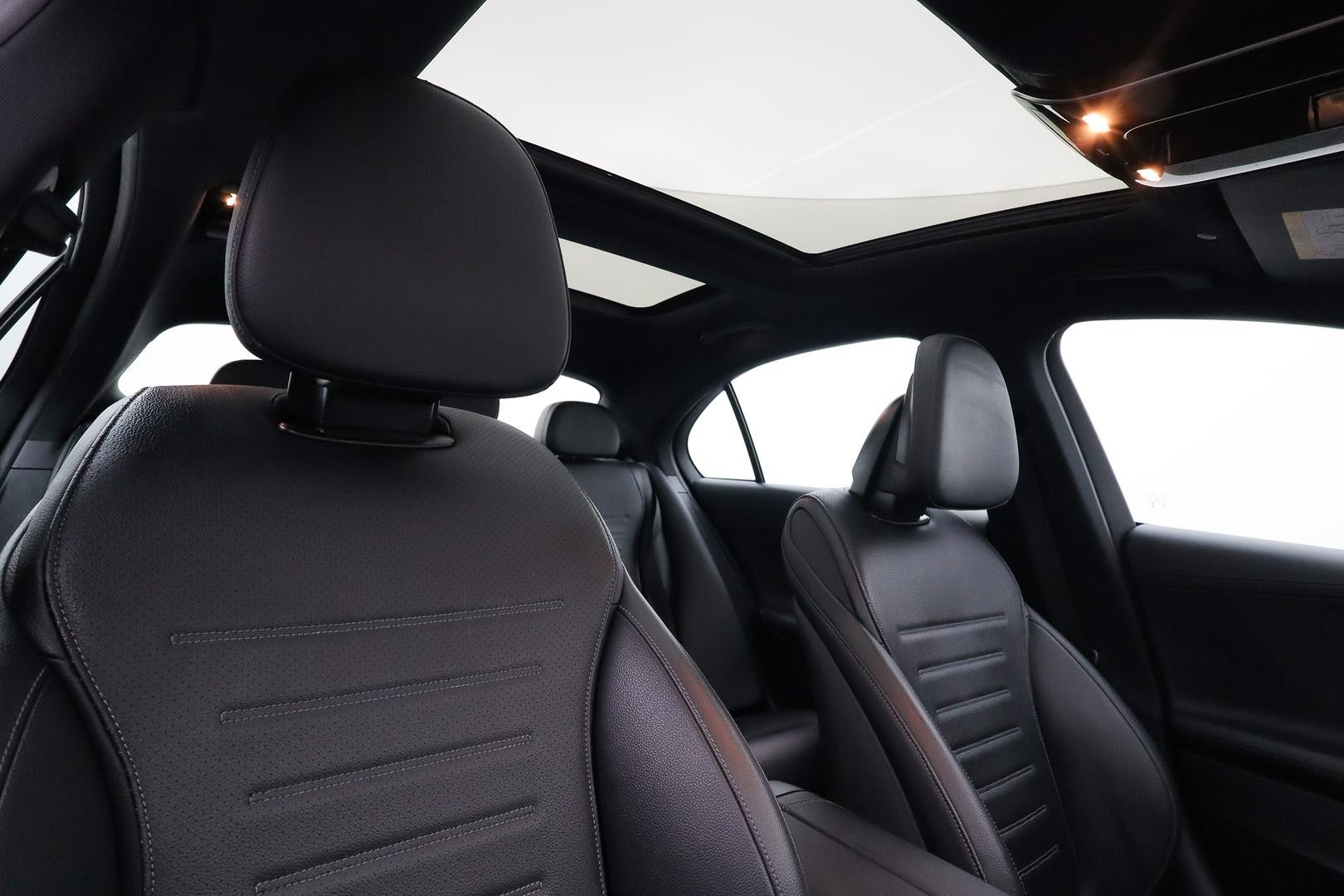 Mercedes Benz C-class image 4