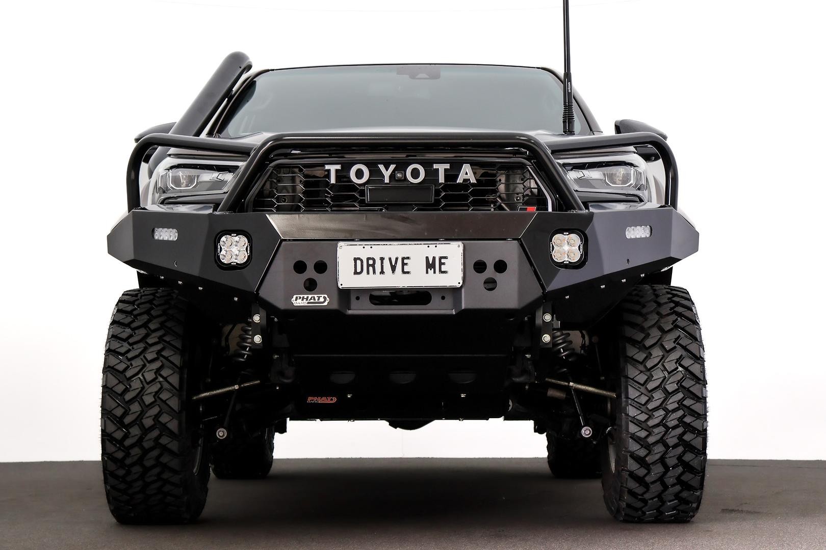 Toyota Hilux image 2