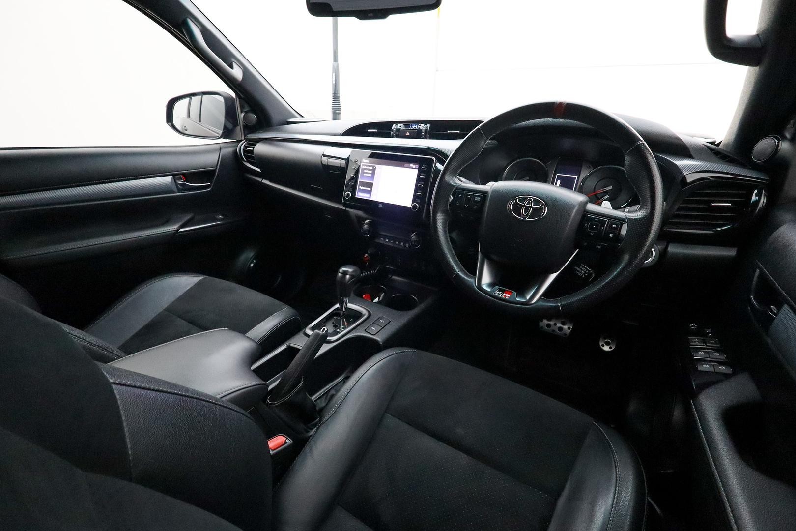 Toyota Hilux image 4