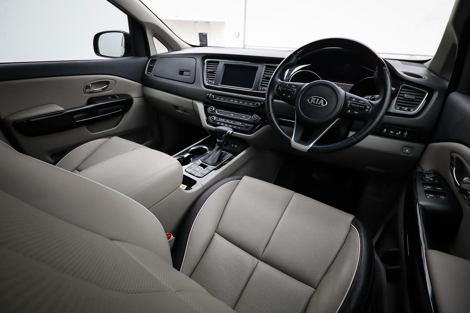 Kia Carnival image 4