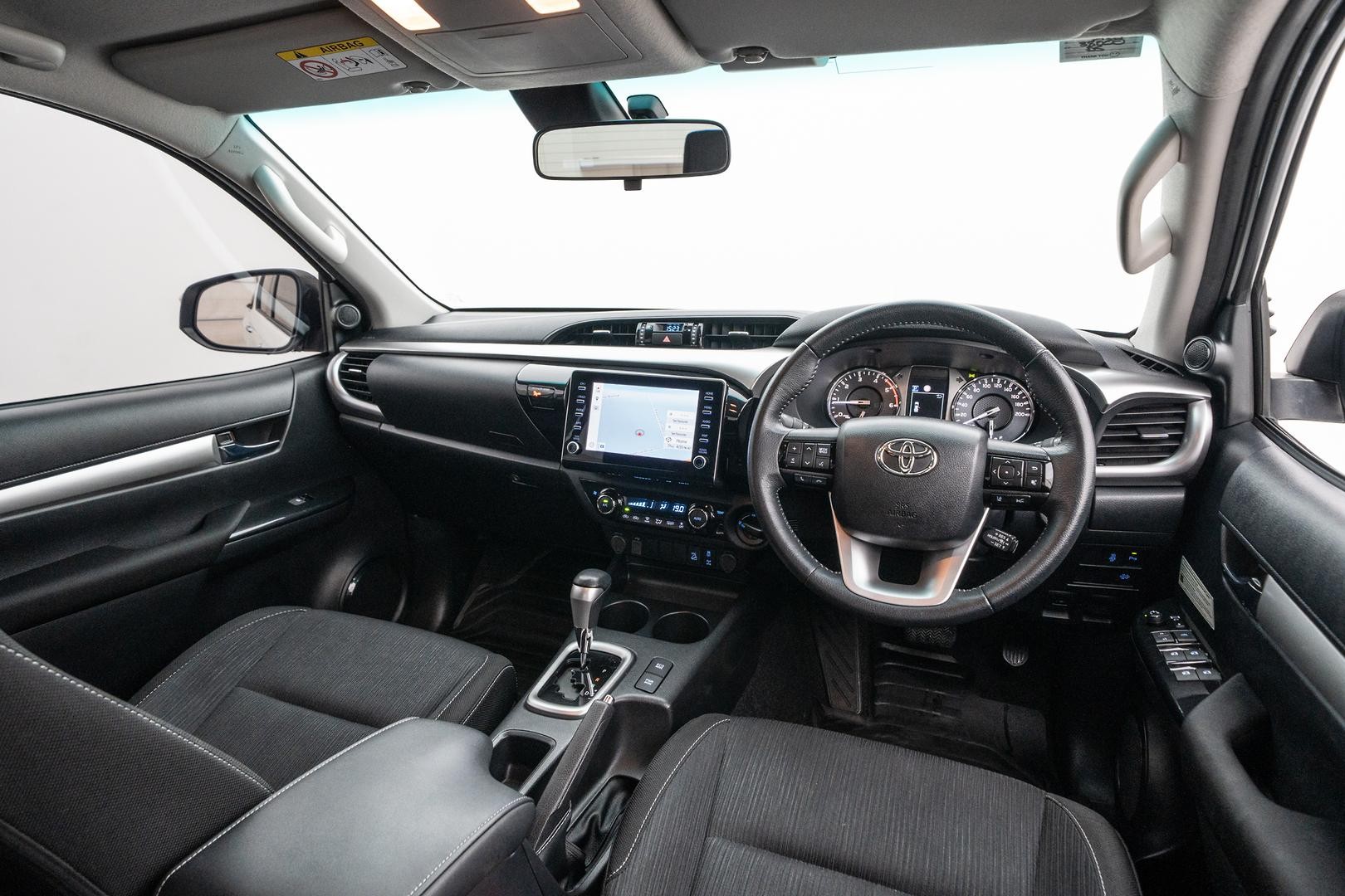 Toyota Hilux image 4