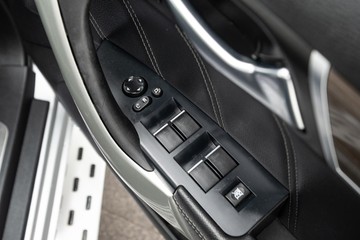 https://dvg-vehicle-assets.s3.amazonaws.com/C4142/dy2lhi3hpq8v5x9xkskzzc1w1.jpg