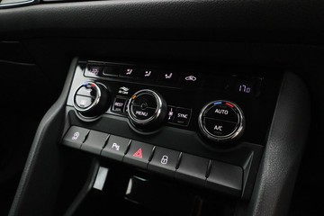 https://dvg-vehicle-assets.s3.amazonaws.com/C4209/c2gf17by7pp481ebrtxte7o67.jpg