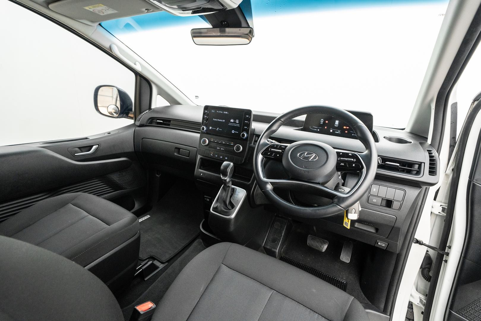 Hyundai Staria Load image 4