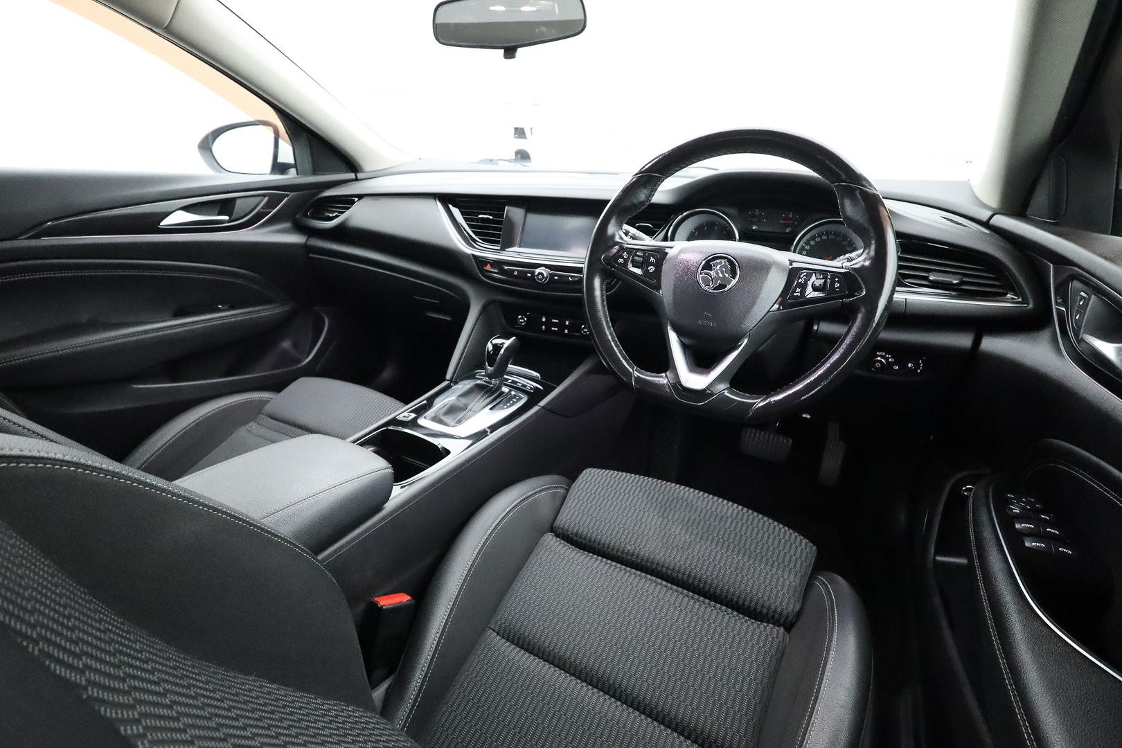 Holden Commodore image 4