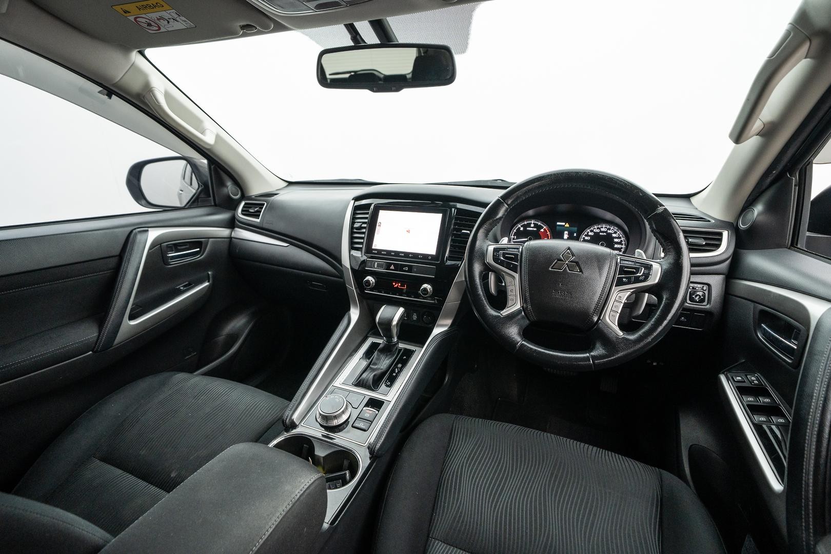 Mitsubishi Pajero Sport image 4