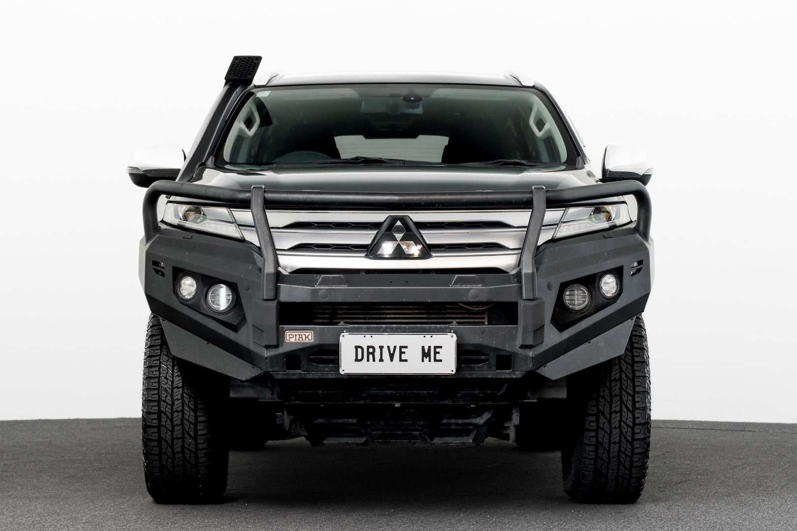 Mitsubishi Pajero Sport image 2