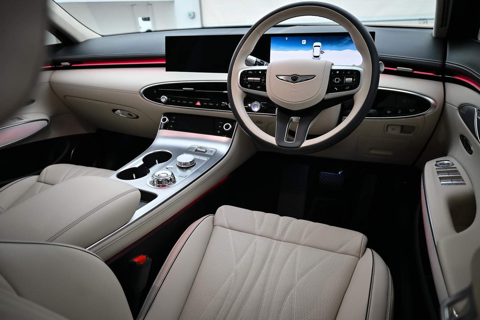 Genesis Gv70 image 4