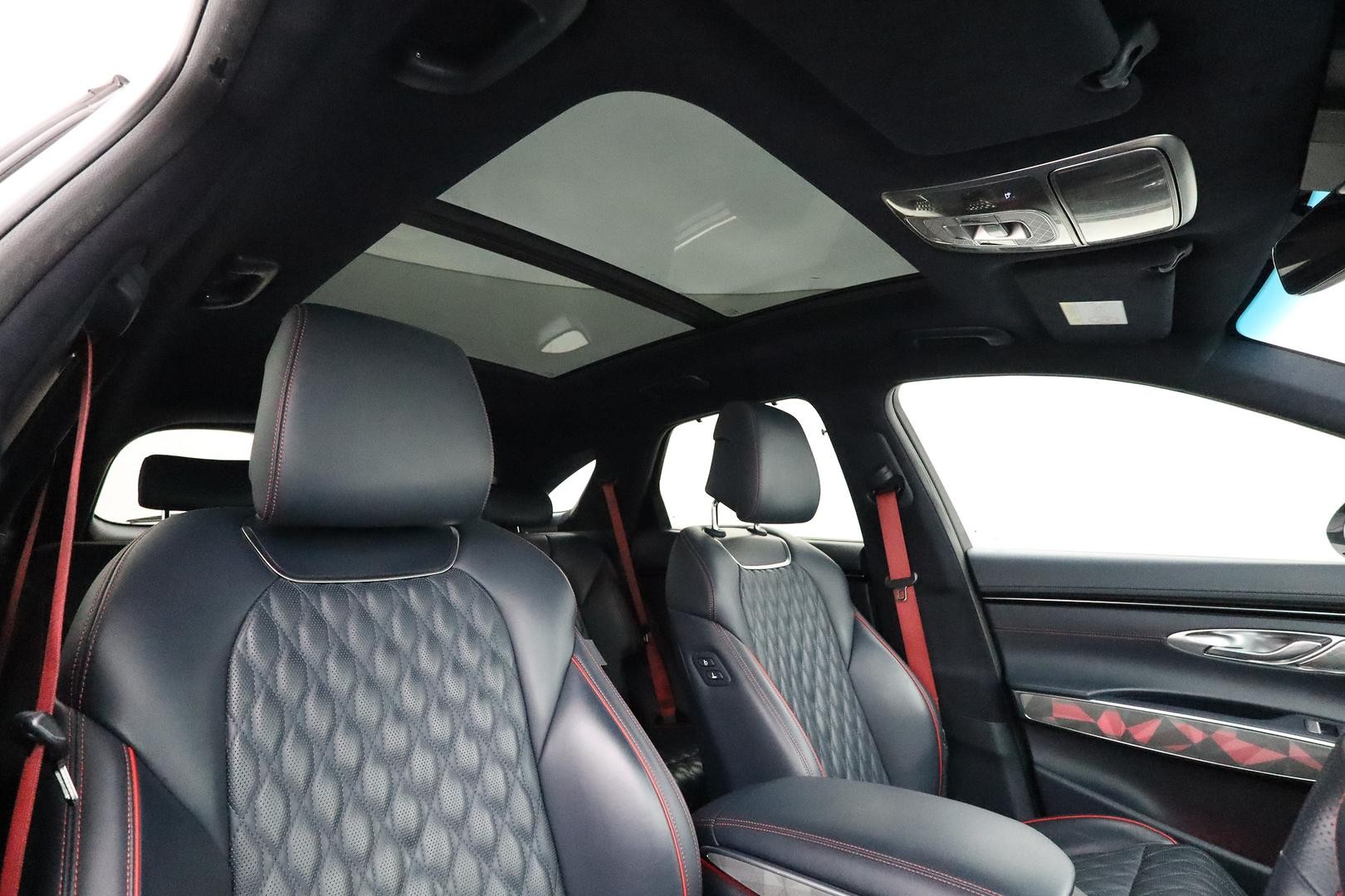 Genesis Gv70 image 4