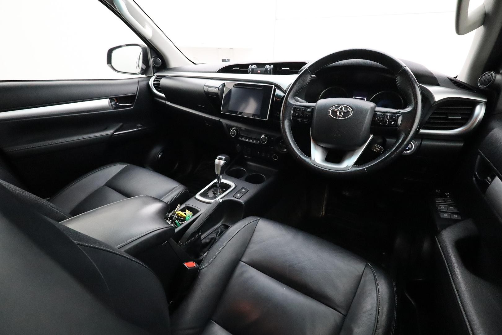 Toyota Hilux image 4