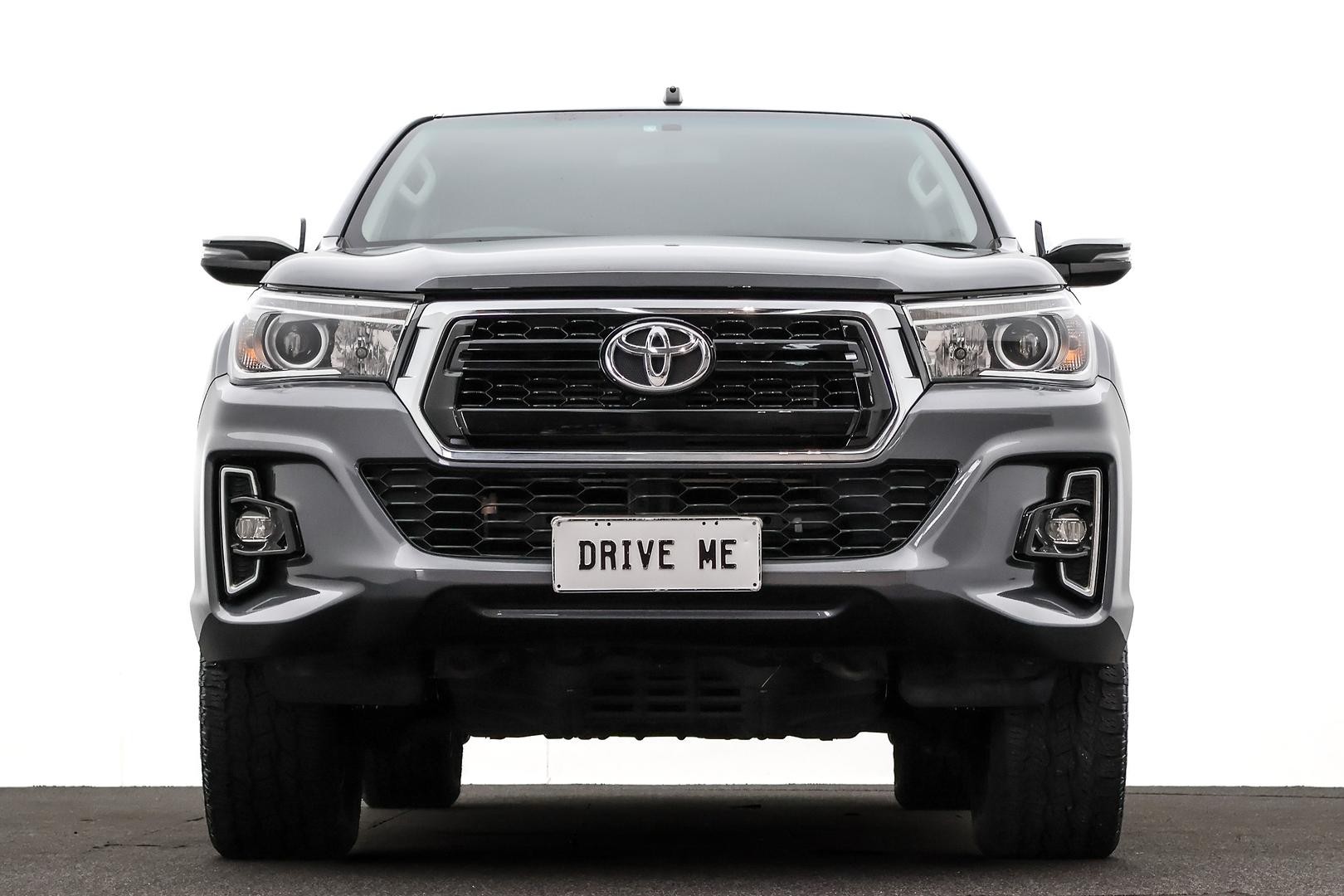 Toyota Hilux image 2