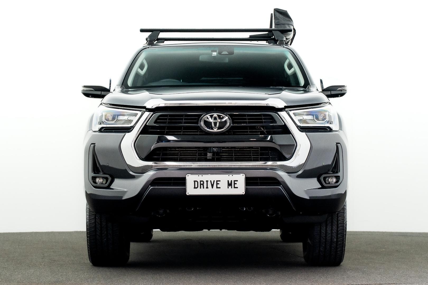 Toyota Hilux image 2