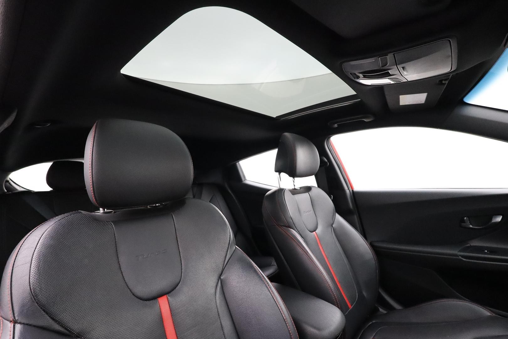 Hyundai Veloster image 4