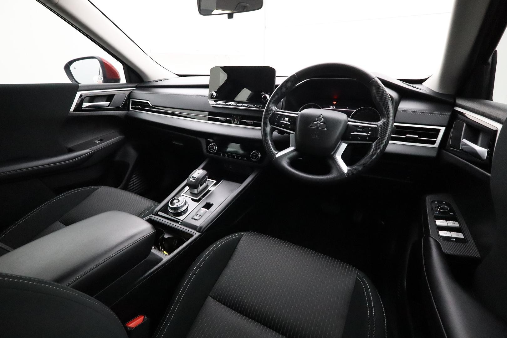 Mitsubishi Outlander image 4