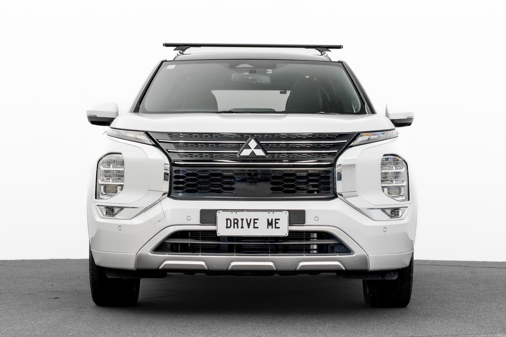 Mitsubishi Outlander image 2