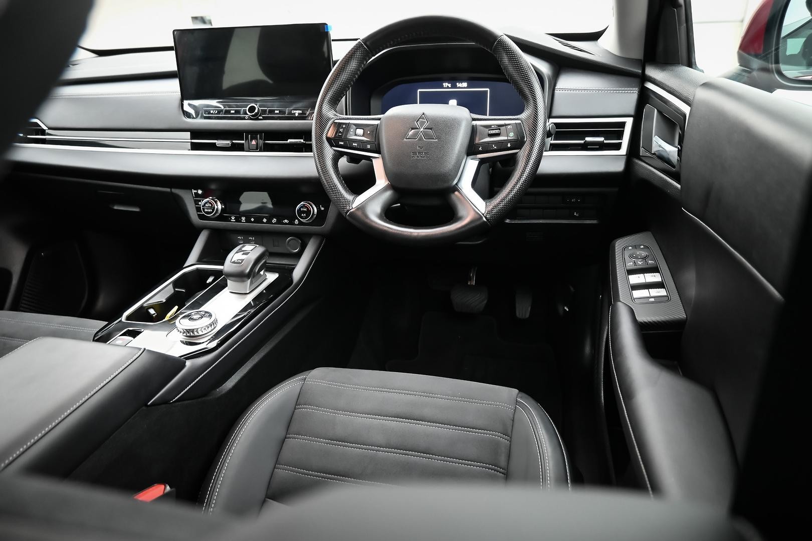 Mitsubishi Outlander image 4