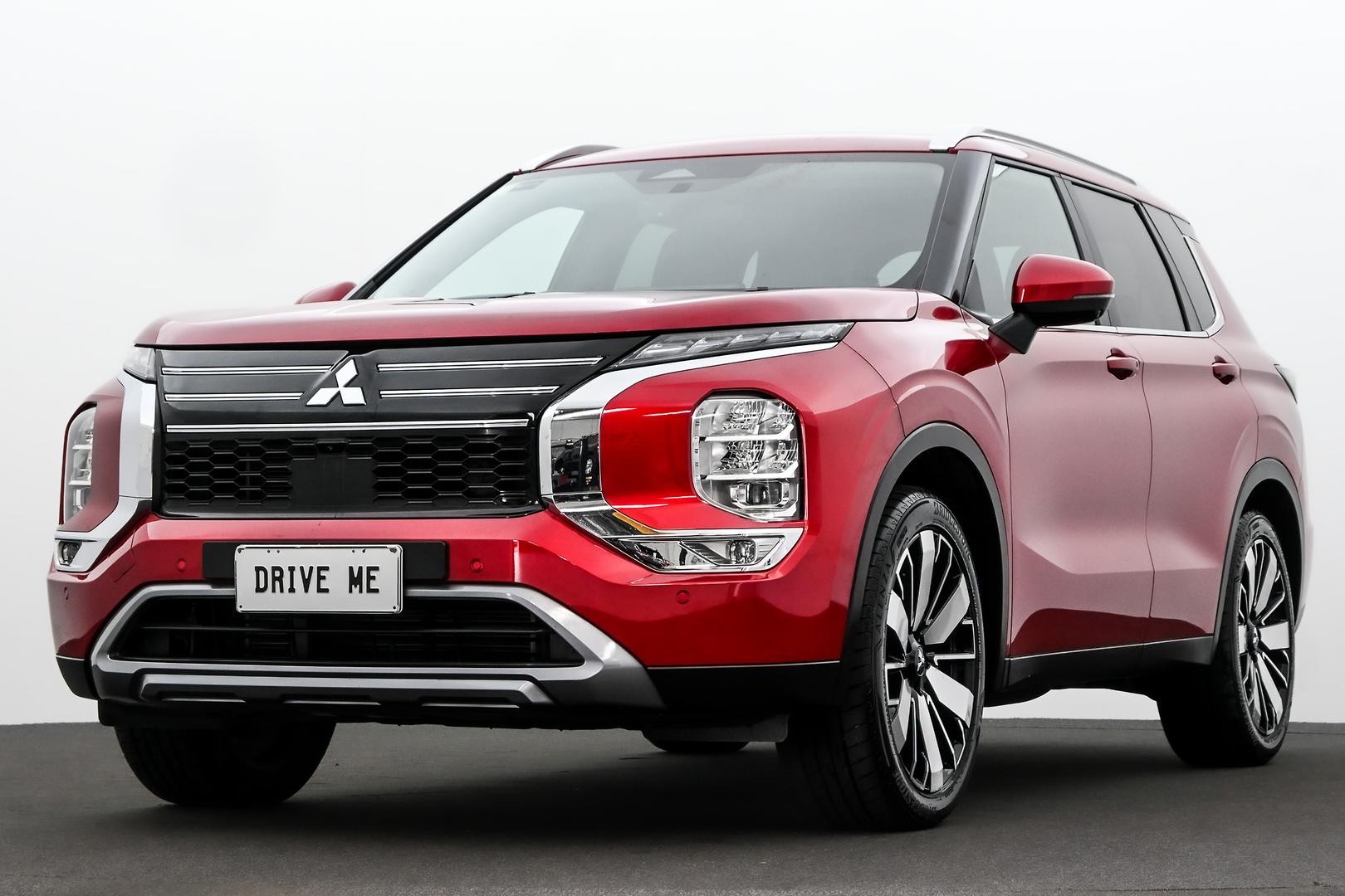 Mitsubishi Outlander image 1