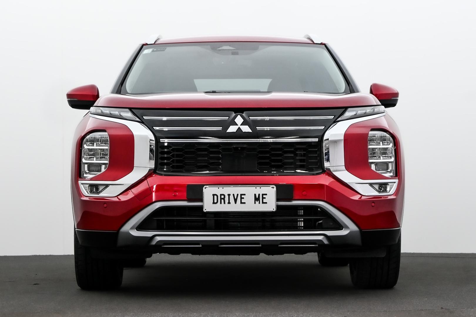 Mitsubishi Outlander image 2