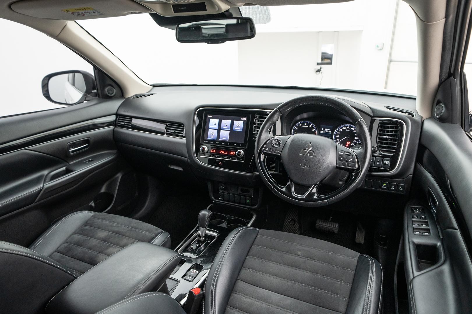 Mitsubishi Outlander image 4