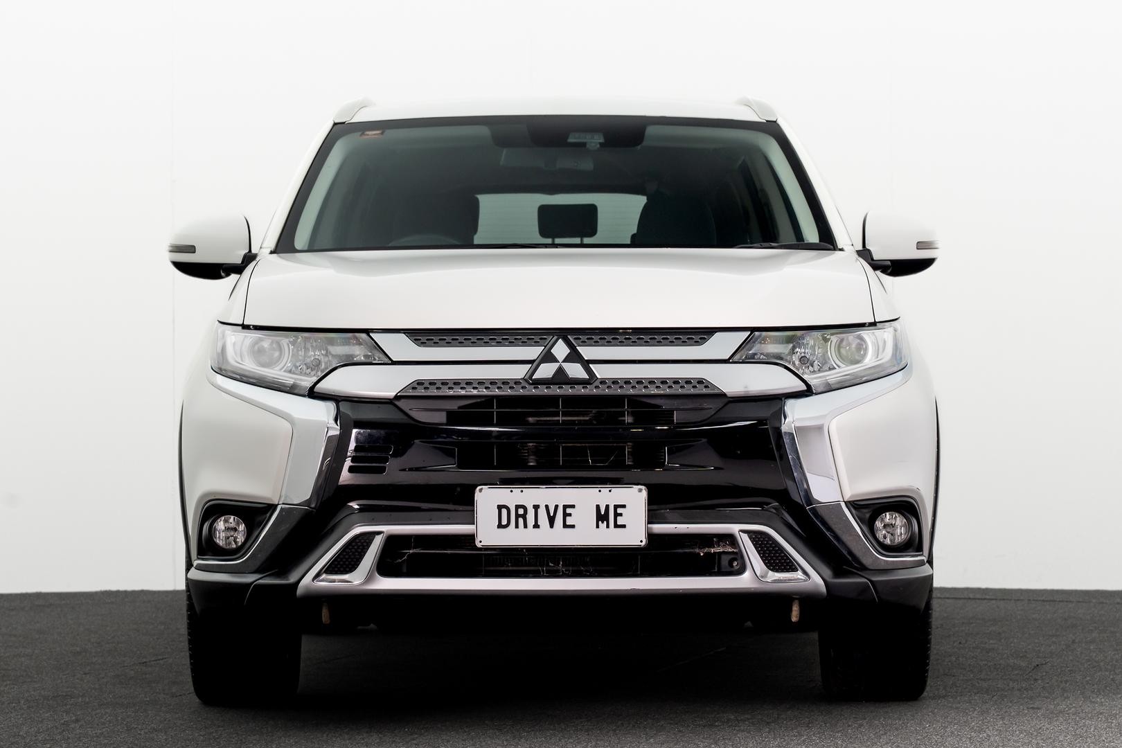 Mitsubishi Outlander image 2