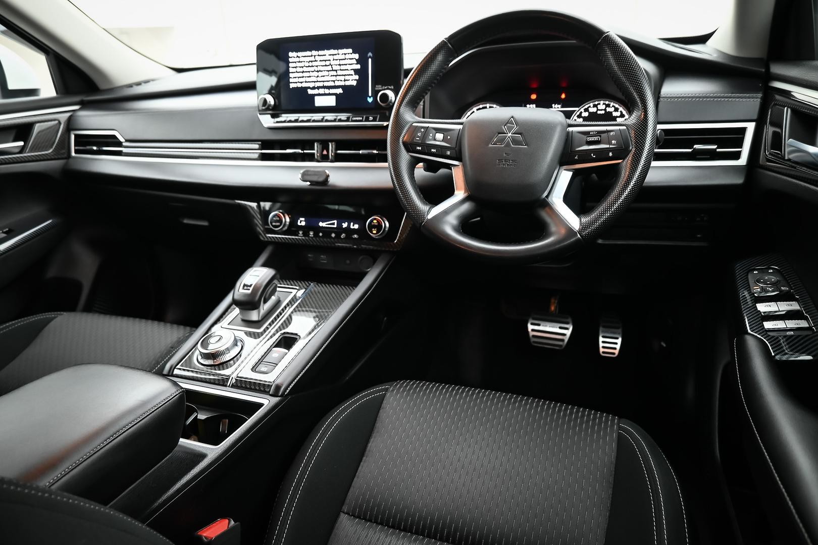 Mitsubishi Outlander image 4