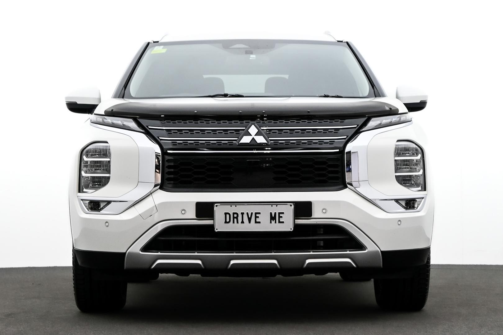 Mitsubishi Outlander image 2