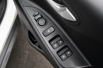 https://dvg-vehicle-assets.s3.amazonaws.com/C4438/2q1g51ueygkelstih0u4zogr2.jpg