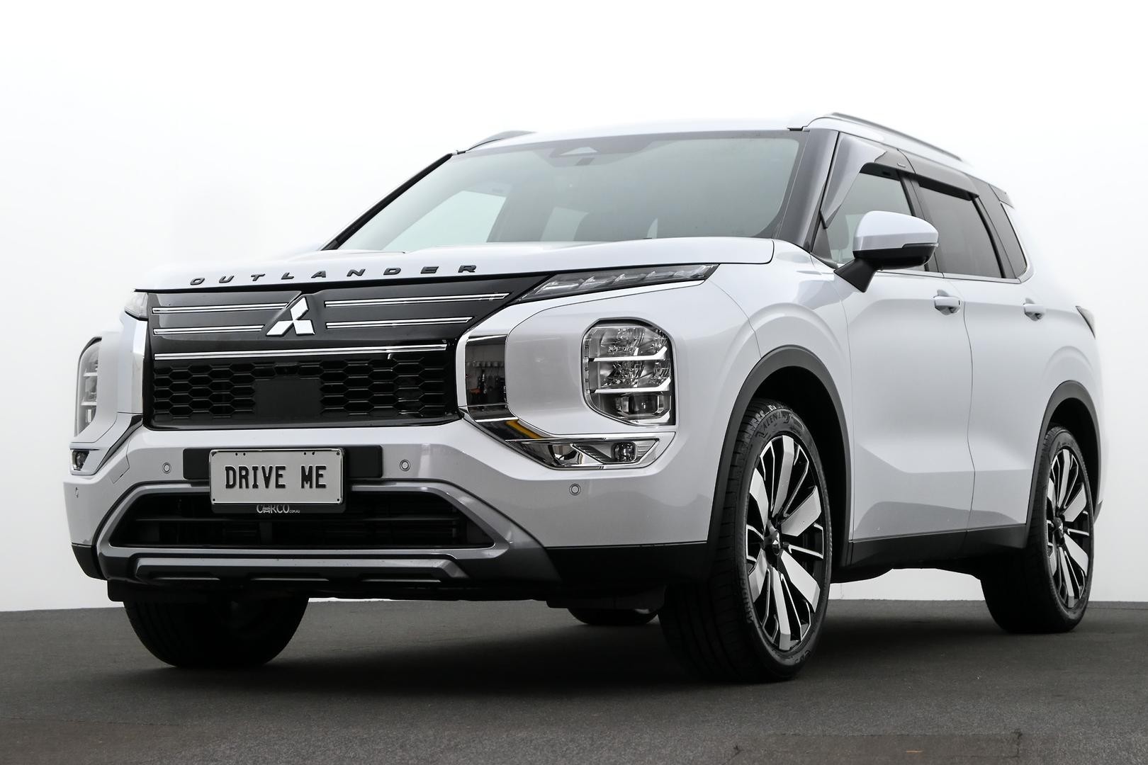 Mitsubishi Outlander image 1
