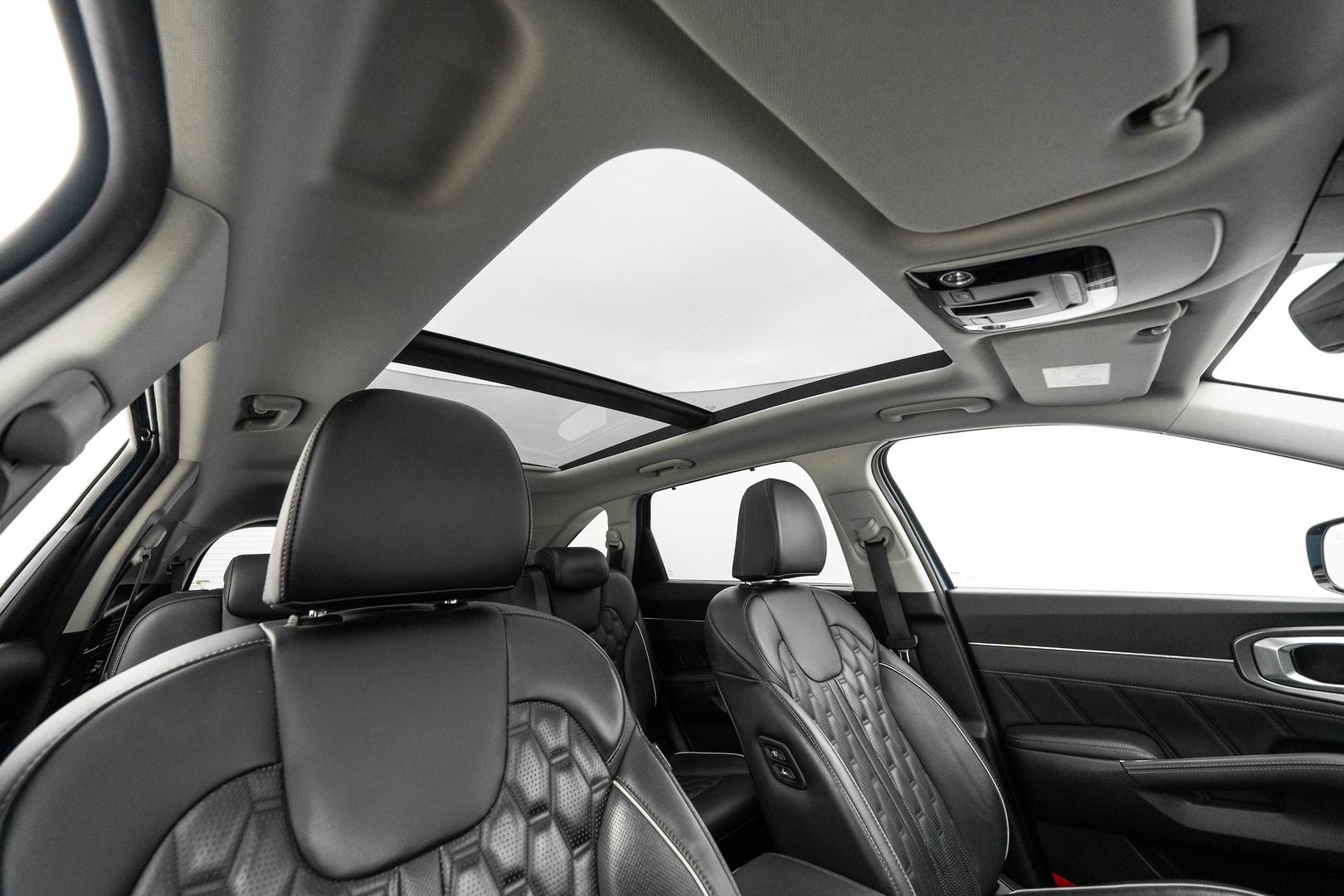 Kia Sorento image 4