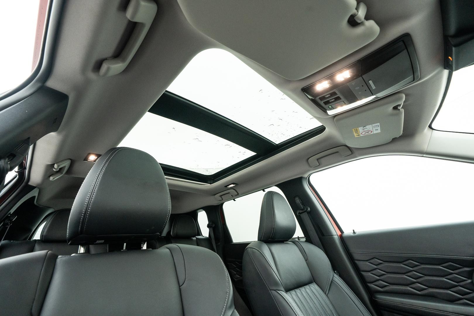Mitsubishi Outlander image 4