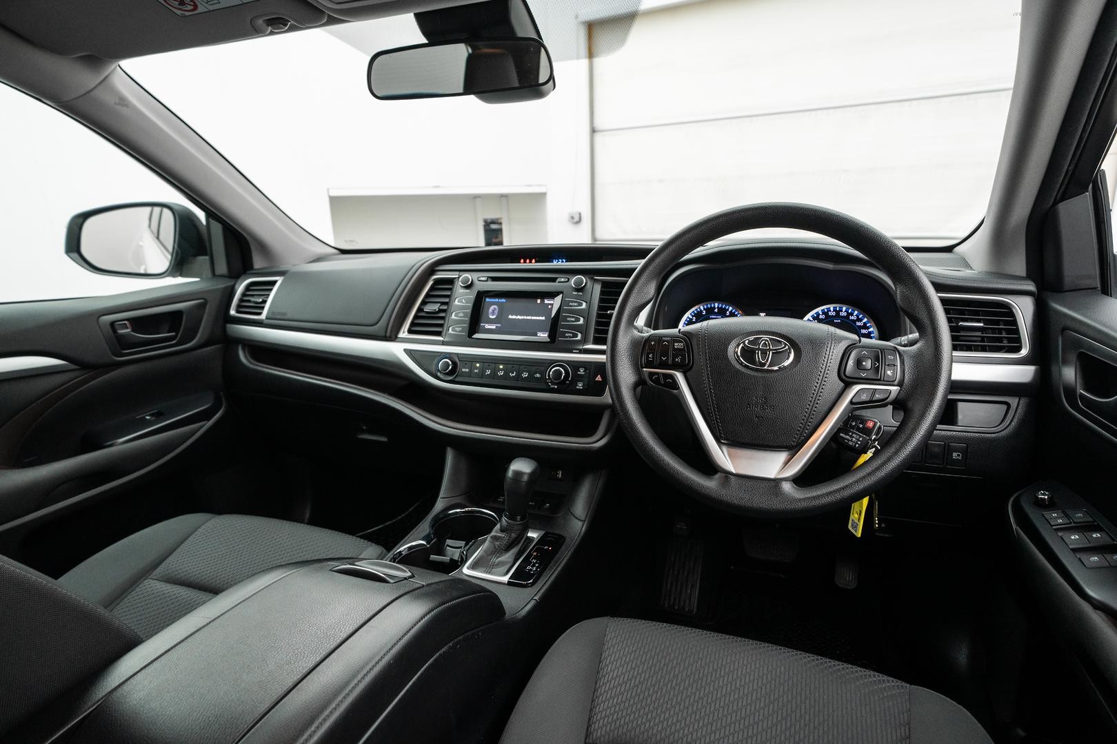 Toyota Kluger image 4