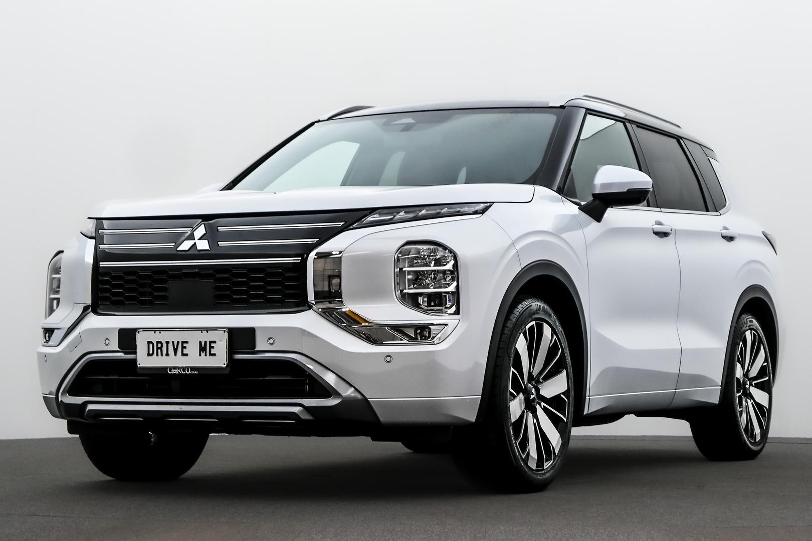 Mitsubishi Outlander image 1