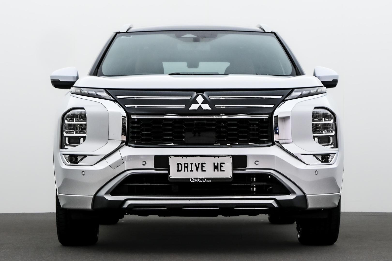 Mitsubishi Outlander image 2
