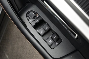 https://dvg-vehicle-assets.s3.amazonaws.com/C4588/aa8bseycs4d3ultq1kzvw8zzp.jpg