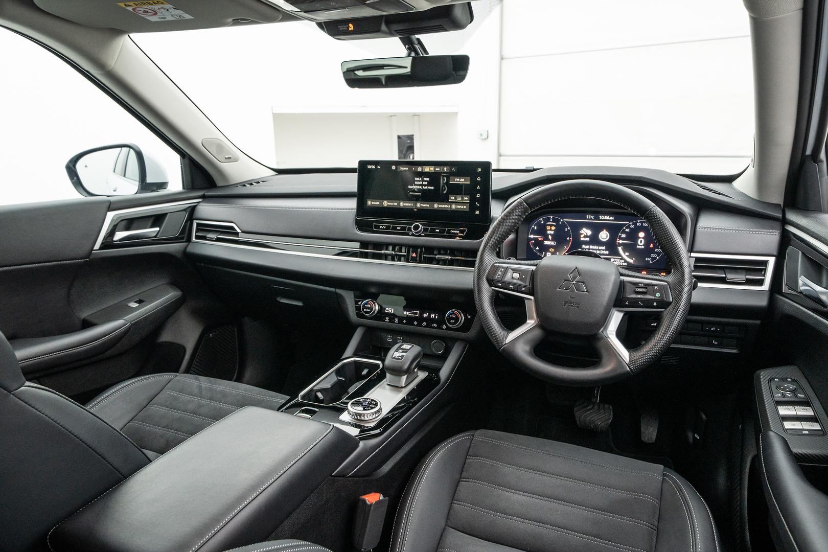Mitsubishi Outlander image 4