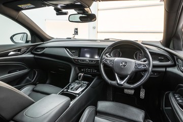 https://dvg-vehicle-assets.s3.amazonaws.com/C4640/8uw9c46yix1n980f6mti32pql.jpg
