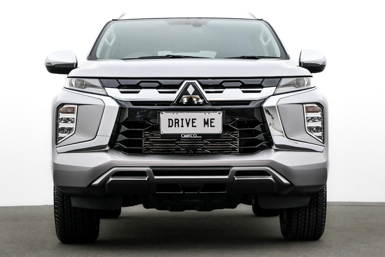 Mitsubishi Pajero Sport image 2