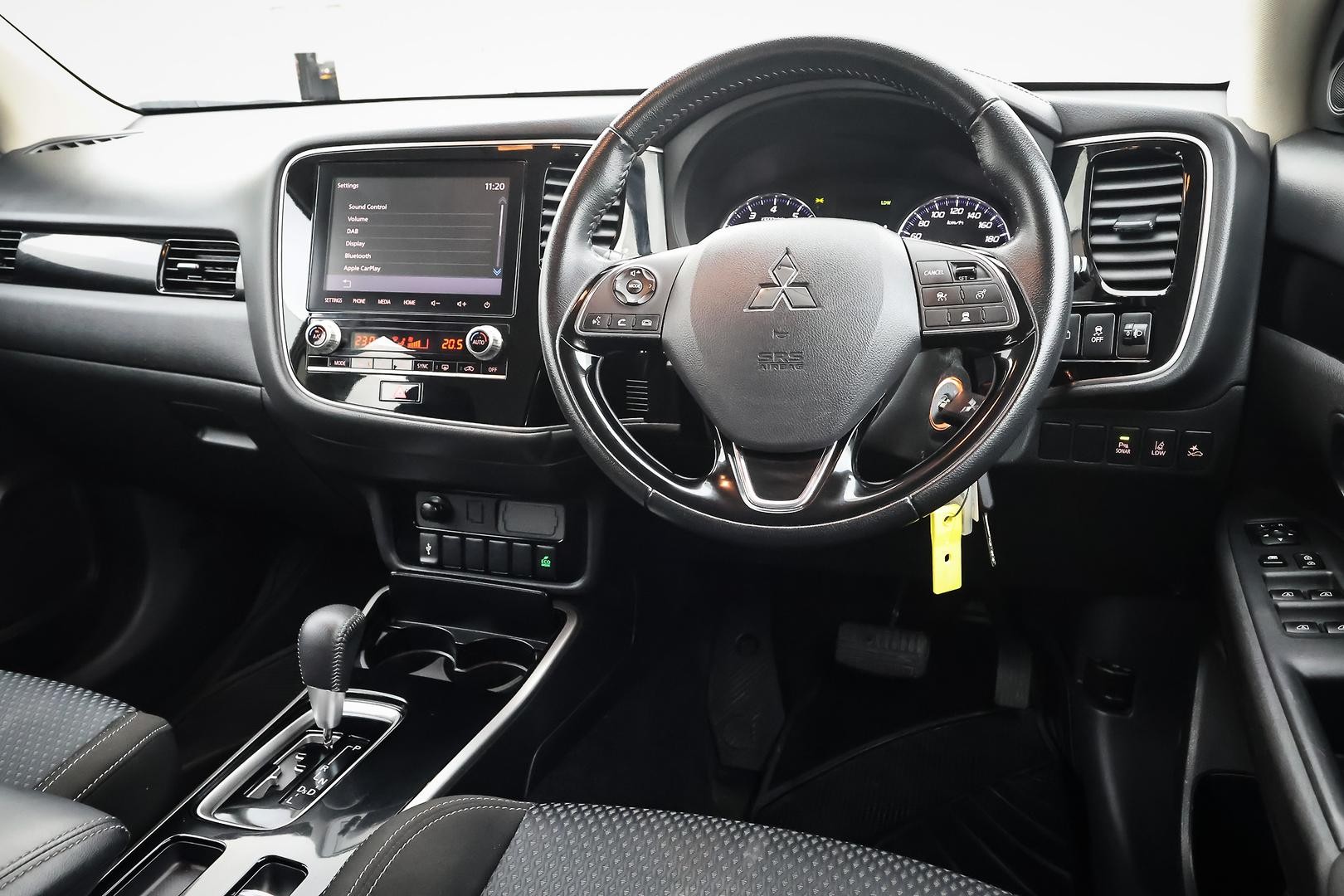 Mitsubishi Outlander image 4
