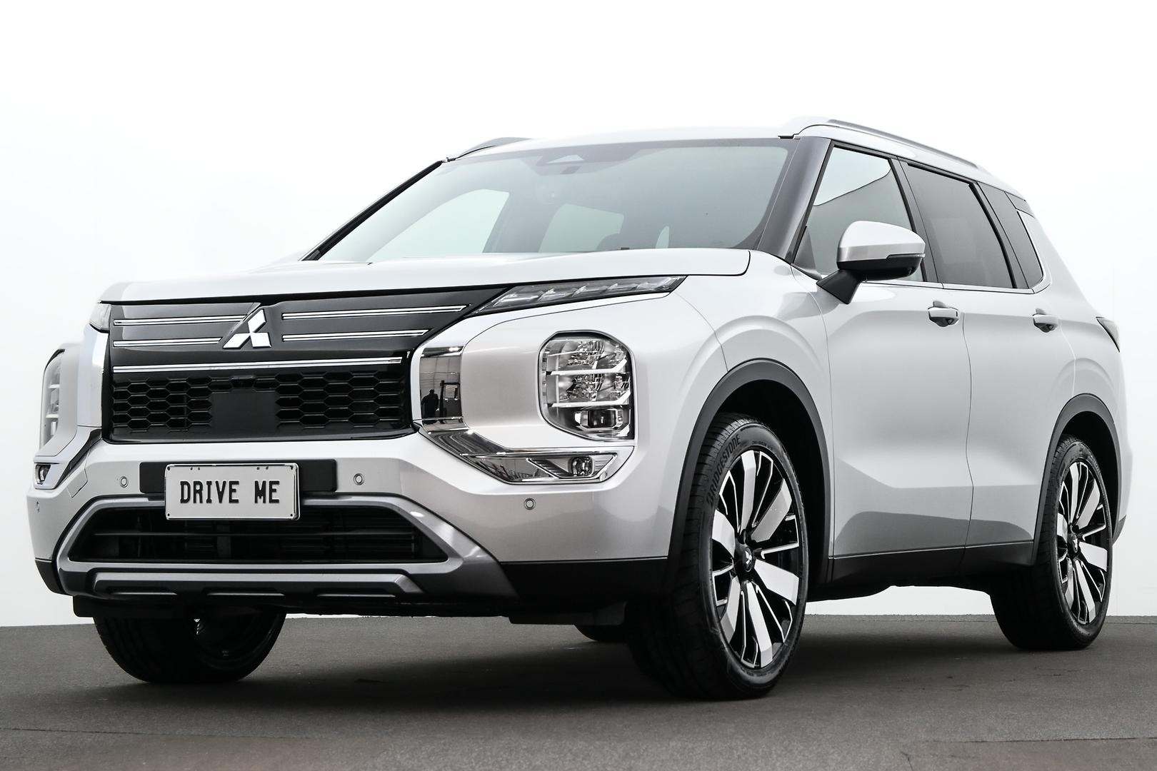 Mitsubishi Outlander image 1