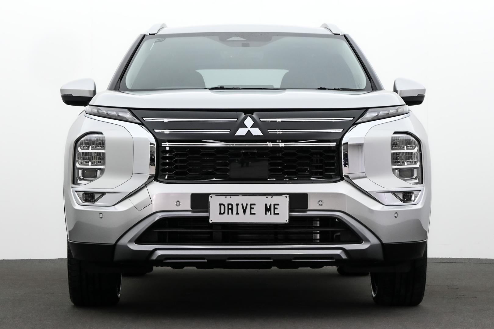 Mitsubishi Outlander image 2