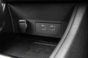 https://dvg-vehicle-assets.s3.amazonaws.com/C4838/aajv5y12uefjx7gq9azmtz970.jpg