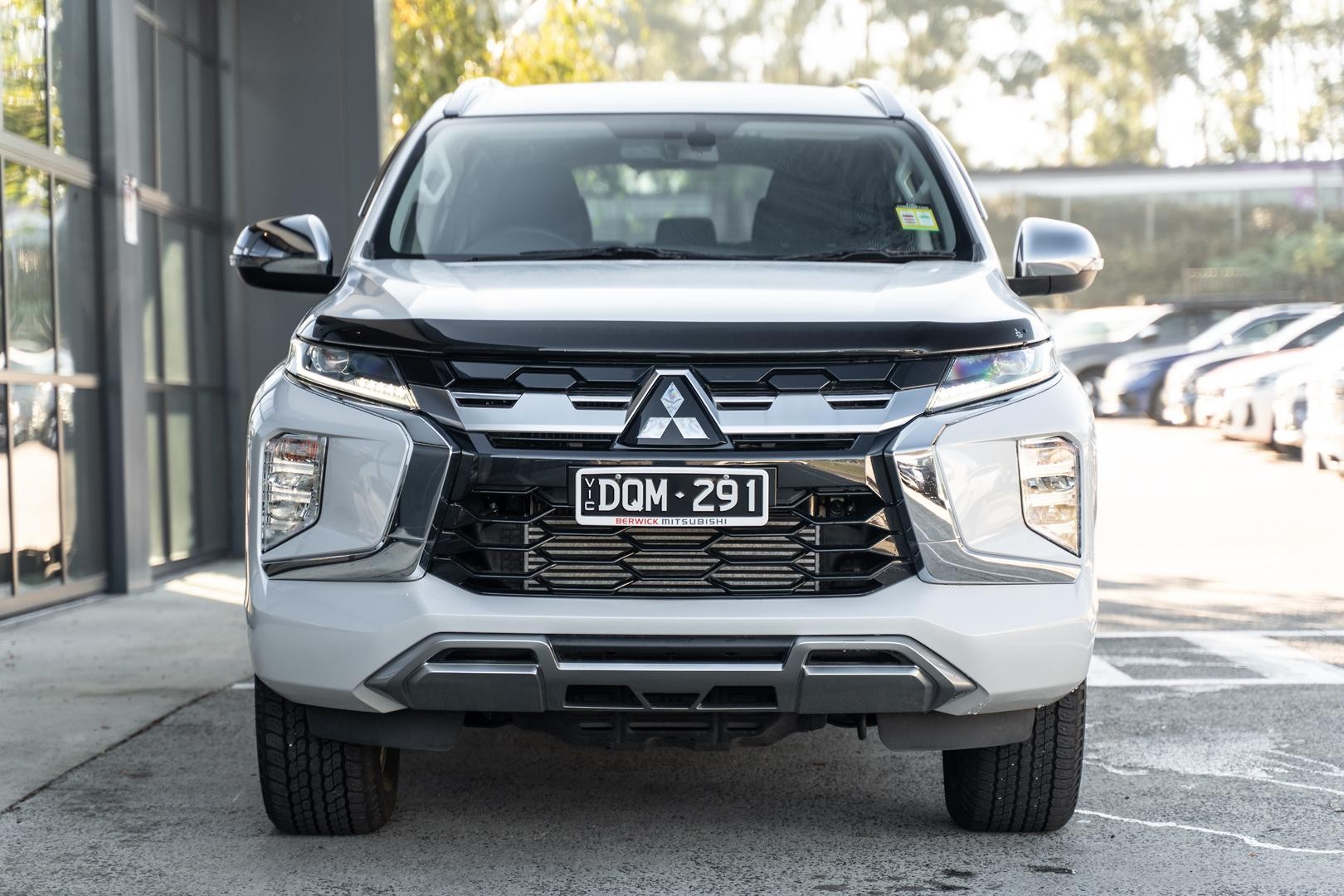 Mitsubishi Pajero Sport image 2