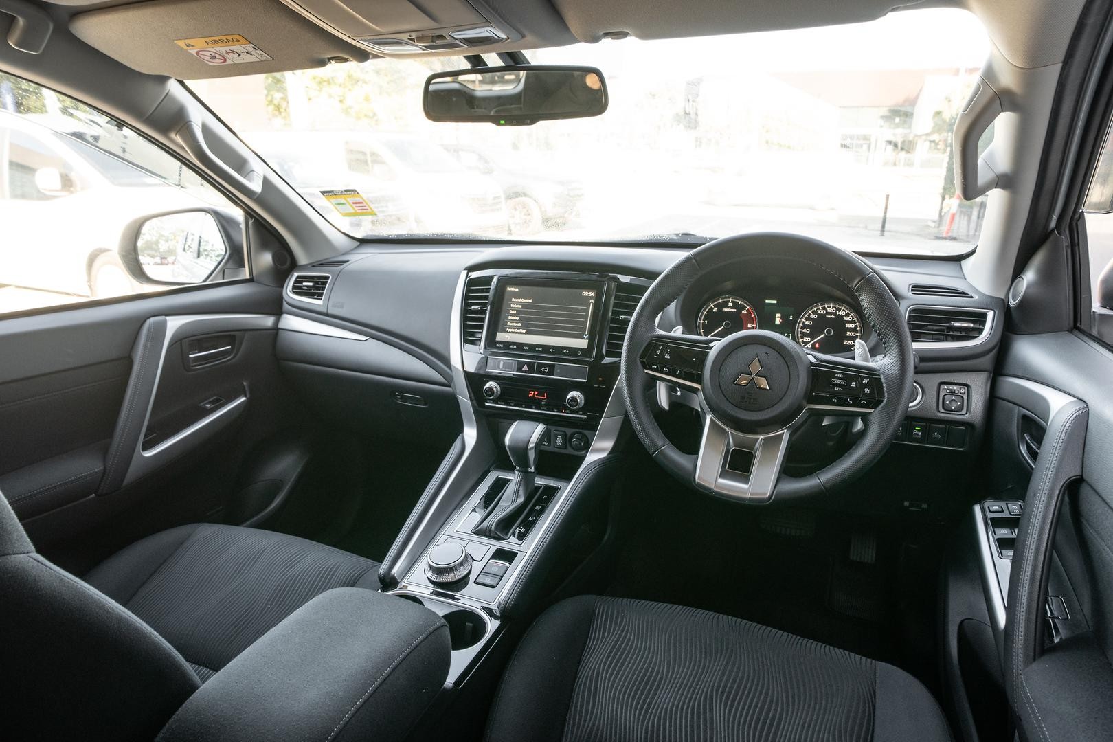 Mitsubishi Pajero Sport image 4
