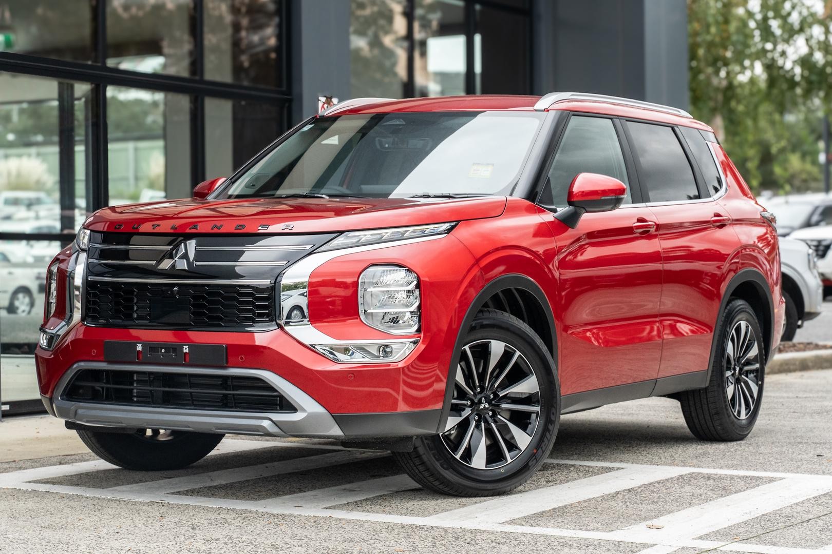 Mitsubishi Outlander image 1