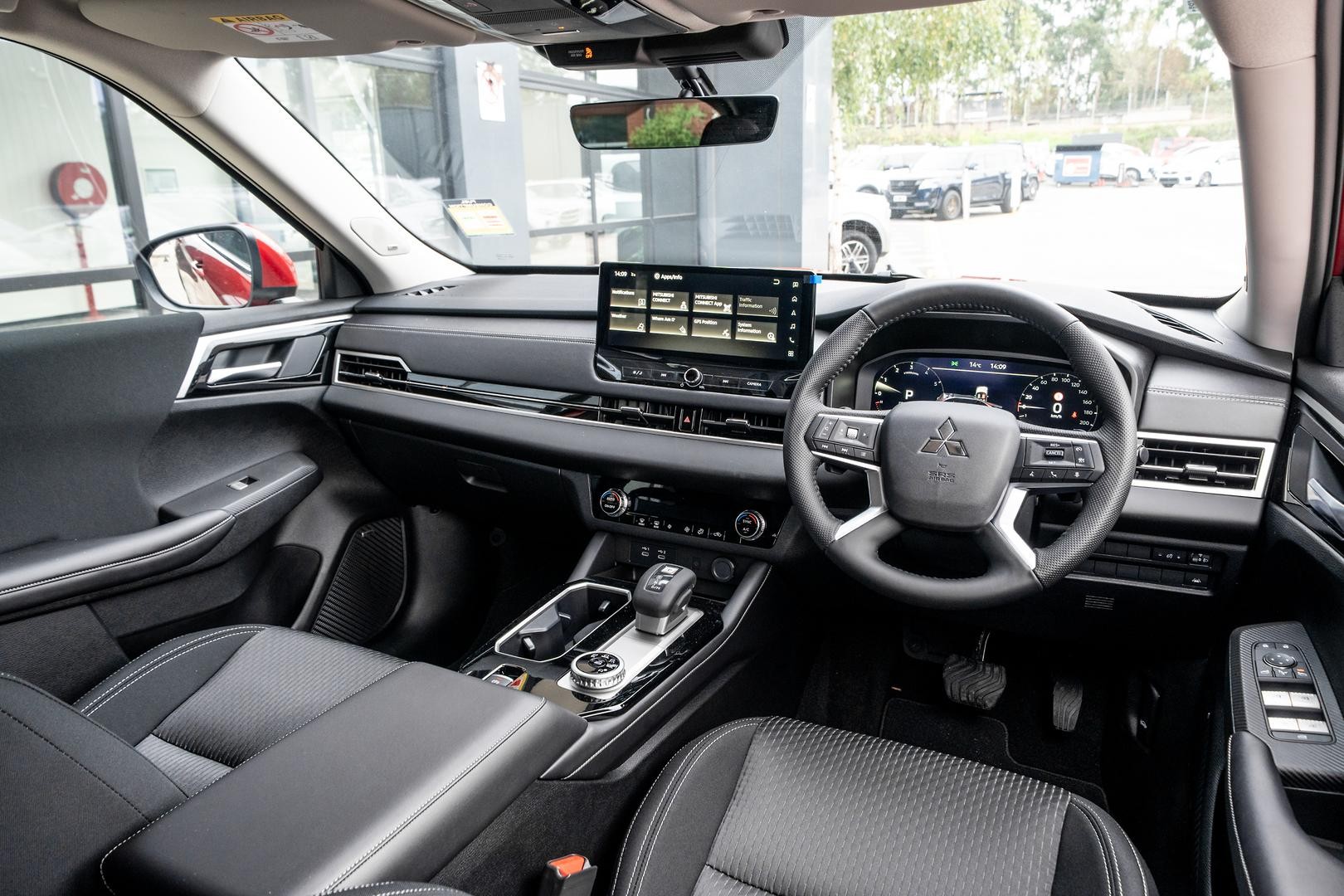 Mitsubishi Outlander image 4