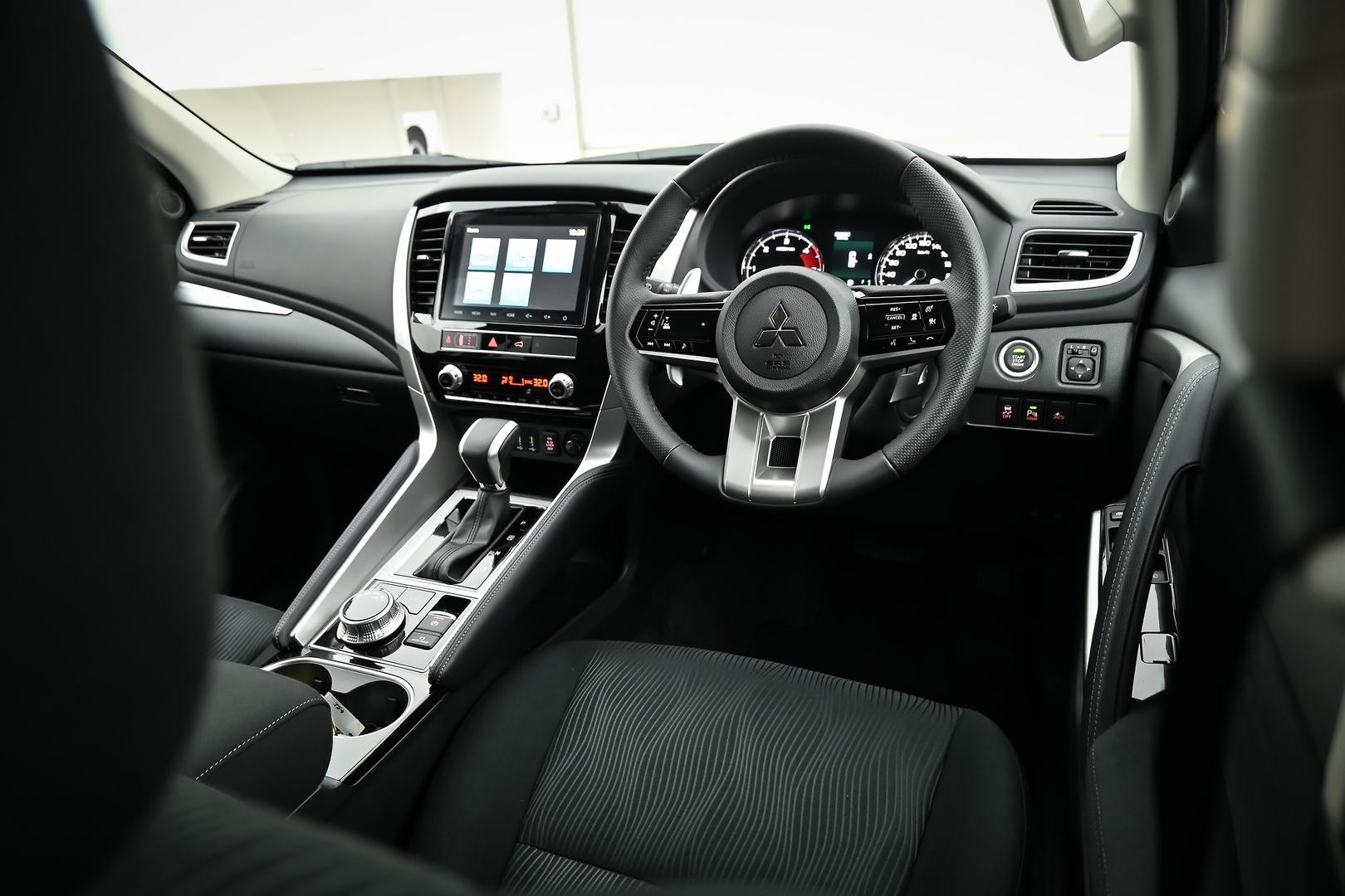 Mitsubishi Pajero Sport image 4
